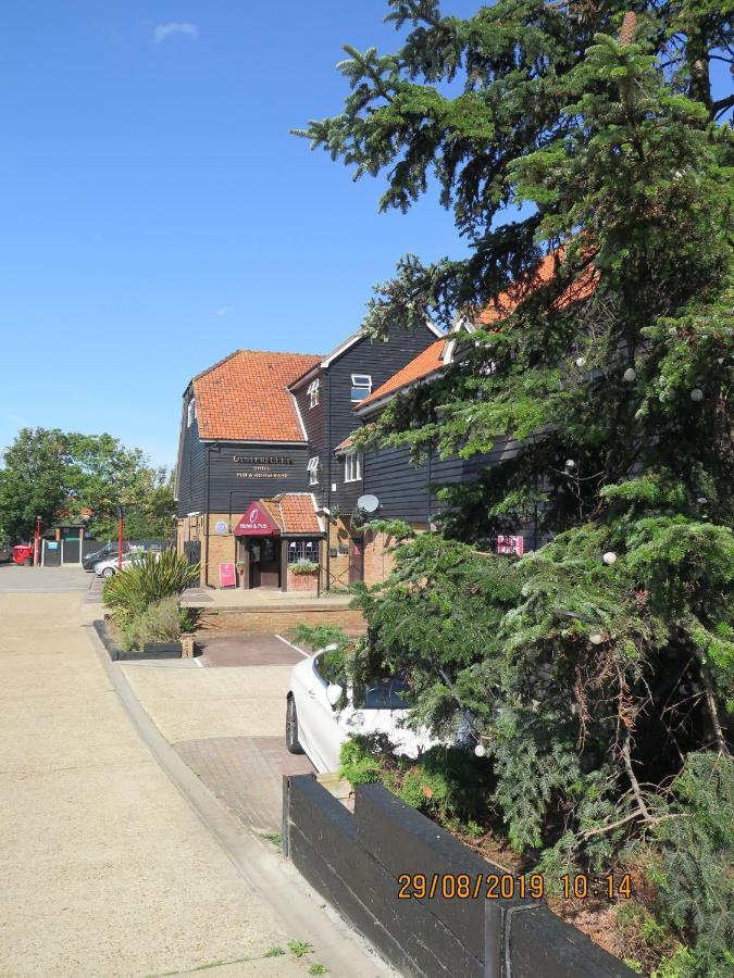 Oyster Fleet Hotel Canvey Island Exterior photo