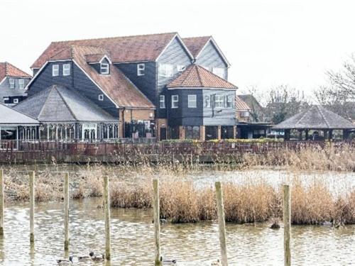 Oyster Fleet Hotel Canvey Island Exterior photo