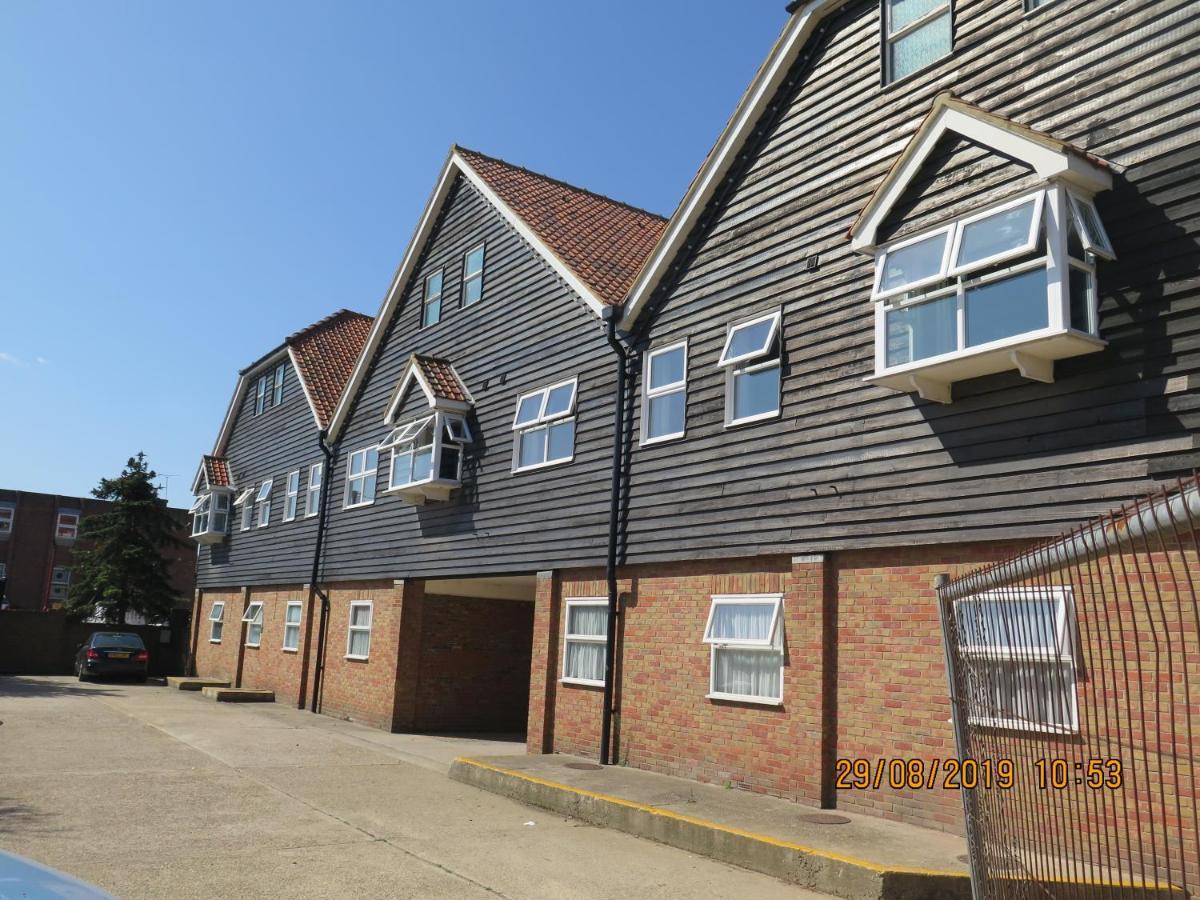 Oyster Fleet Hotel Canvey Island Exterior photo