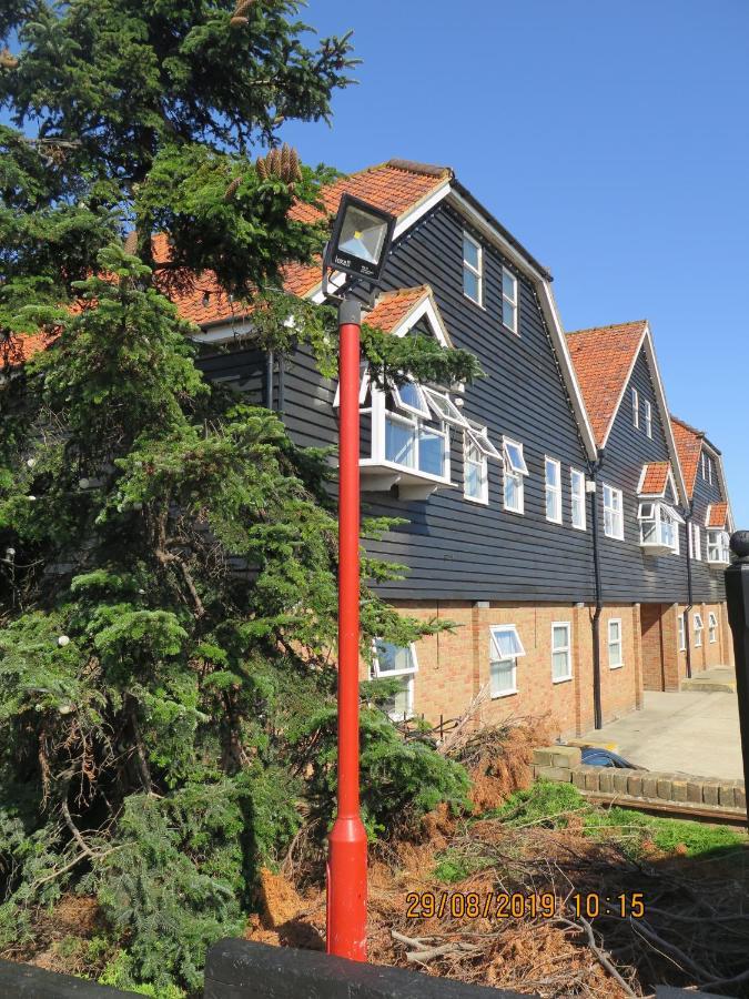 Oyster Fleet Hotel Canvey Island Exterior photo