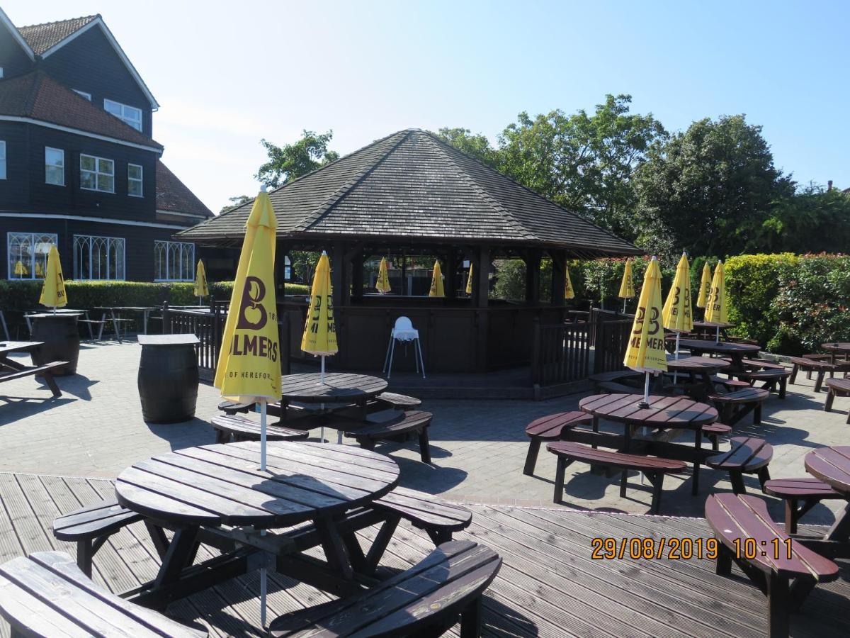 Oyster Fleet Hotel Canvey Island Exterior photo